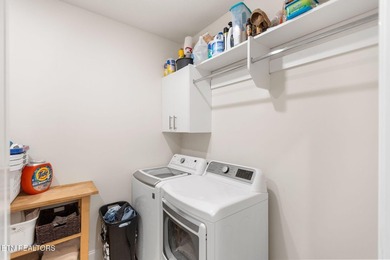 Back on the market due to Buyer's financing! Beautiful 4-bedroom - photo 37