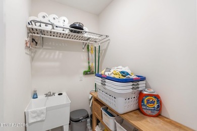 Back on the market due to Buyer's financing! Beautiful 4-bedroom - photo 38