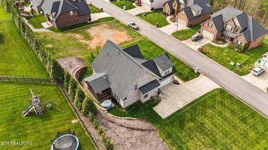 Back on the market due to Buyer's financing! Beautiful 4-bedroom - photo 44