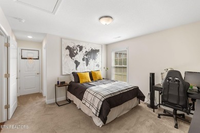 Back on the market due to Buyer's financing! Beautiful 4-bedroom - photo 45