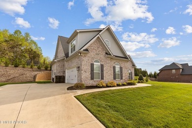 Back on the market due to Buyer's financing! Beautiful 4-bedroom - photo 48