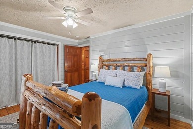 *Escape to your private sanctuary in Blue Ridge! This sprawling - photo 2