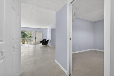 Beautifully remodeled, turnkey 2nd-floor condo in the highly - photo 1