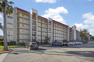 Beautifully remodeled, turnkey 2nd-floor condo in the highly - photo 2