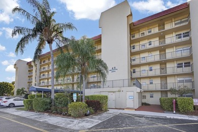 Beautifully remodeled, turnkey 2nd-floor condo in the highly - photo 3