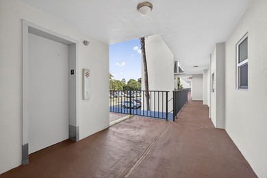 Beautifully remodeled, turnkey 2nd-floor condo in the highly - photo 6