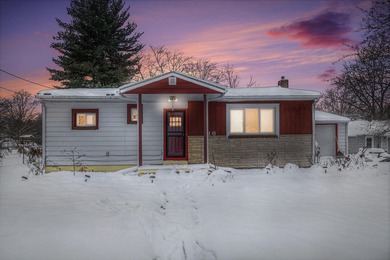 (private lake, pond, creek) Home For Sale in Battle Creek Michigan