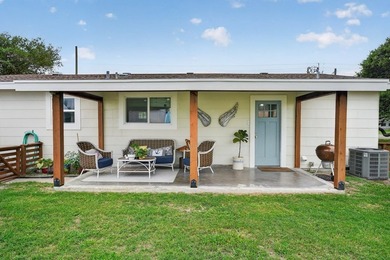 Just three blocks from Aransas Bay, this beautifully updated - photo 23