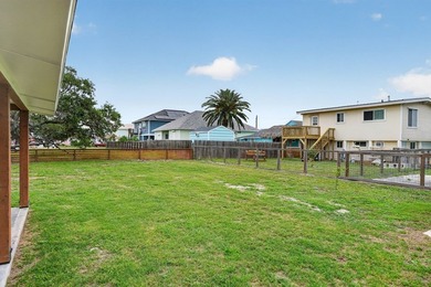 Just three blocks from Aransas Bay, this beautifully updated - photo 25
