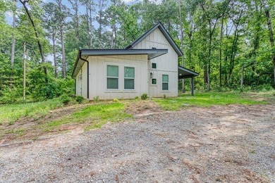 GREAT WEEKEND CABIN LOCATED JUST MINUTES FROM LONGVIEW ON LONE - photo 2