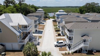 Is there a buildable homesite with deep water access near - photo 10