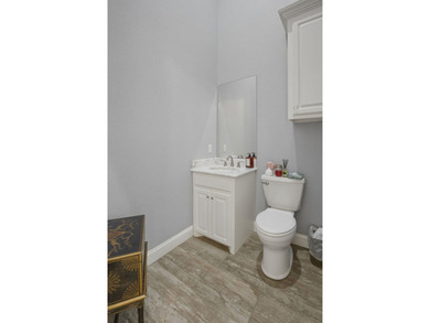 Exceptional Solomon Estates home (2013) - 4 BR, 4 full & 2 half - photo 11
