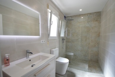 Luxury 4 bedroom villa with pool located in Javea - photo 12