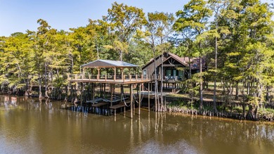 Big Cypress Bayou River Home For Sale in Jefferson Texas