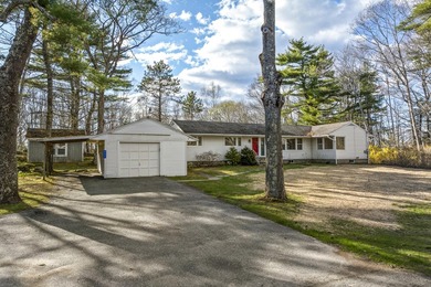 This Boothbay home is conveniently located near Boothbay Harbor - photo 1