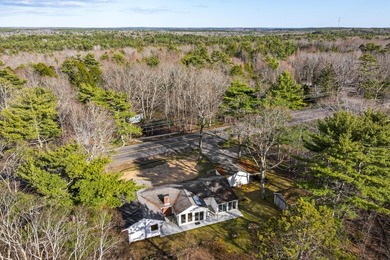 This Boothbay home is conveniently located near Boothbay Harbor - photo 2