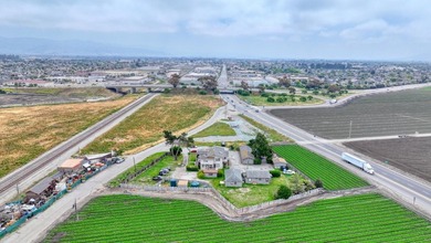 Rare 11-unit rental property on a large lot in a convenient - photo 15