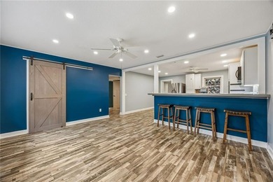 Plenty of space in Downtown Historic Saint Marys! Sitting - photo 6