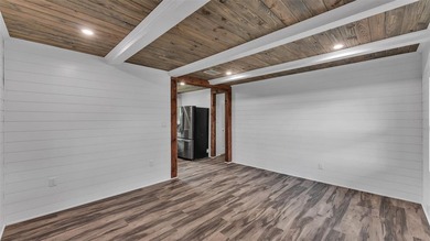 Discover the perfect blend of charm, character, and modern - photo 7