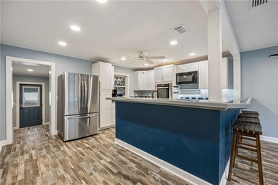 Plenty of space in Downtown Historic Saint Marys! Sitting - photo 8