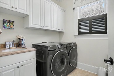 Centrally located in desirable Oakridge, this meticulously - photo 19