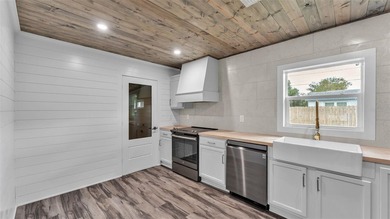 Discover the perfect blend of charm, character, and modern - photo 9