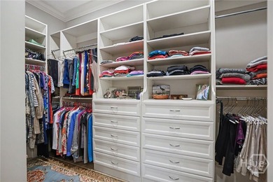 Centrally located in desirable Oakridge, this meticulously - photo 26
