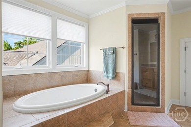 Centrally located in desirable Oakridge, this meticulously - photo 33