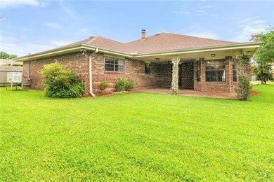 Opportunity awaits in desirable Chateau Estates Lakefront! This - photo 3