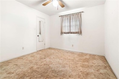 Opportunity awaits in desirable Chateau Estates Lakefront! This - photo 10