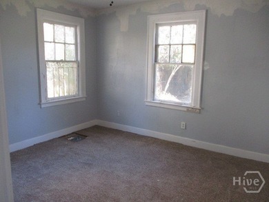 Investor special in Baldwin Park! Welcome to 640 Maupas Ave, a - photo 11