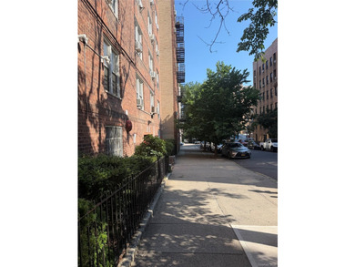 Spacious and well-maintained 1-bedroom co-op located at 325 E - photo 15