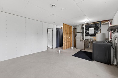 Welcome to your new home! Conveniently located in a neighborhood - photo 24