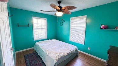 Country living at its finest with all the amenities you could - photo 3