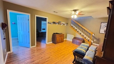 Country living at its finest with all the amenities you could - photo 6