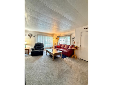 Charming well maintained east facing 3 bed 2 bath manufactured - photo 4