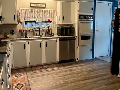 Charming well maintained east facing 3 bed 2 bath manufactured - photo 8