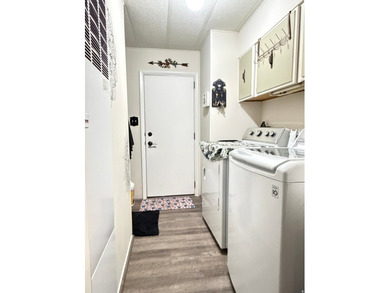 Charming well maintained east facing 3 bed 2 bath manufactured - photo 10