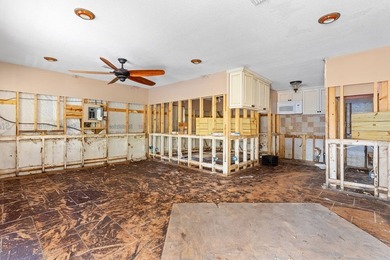 Discover the charm of Steinhatchee living with this unique - photo 26