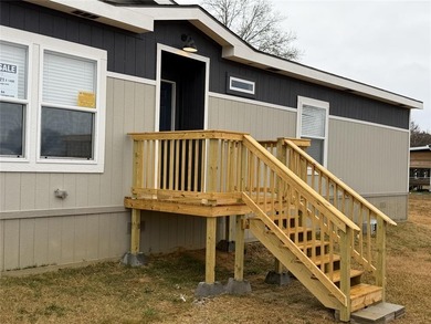 Lake Palestine Home For Sale in Chandler Texas