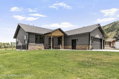 Newly built 3 bedroom 2.5 bath modern home located on the 6th - photo 3