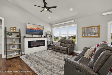 Newly built 3 bedroom 2.5 bath modern home located on the 6th - photo 8