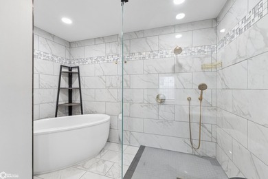 Beautiful 4-bedroom, 3-bath home located in the highly desirable - photo 19