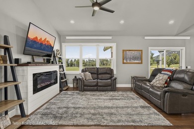 Newly built 3 bedroom 2.5 bath modern home located on the 6th - photo 9