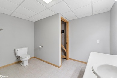 Beautiful 4-bedroom, 3-bath home located in the highly desirable - photo 32