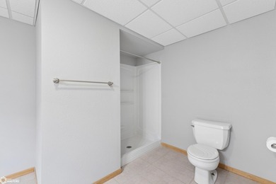Beautiful 4-bedroom, 3-bath home located in the highly desirable - photo 33
