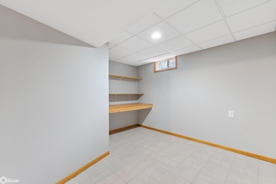 Beautiful 4-bedroom, 3-bath home located in the highly desirable - photo 35