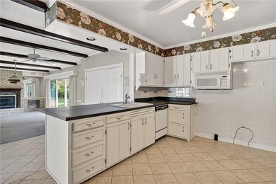 Located in the heart of St. Simons Island's highly sought-after - photo 10