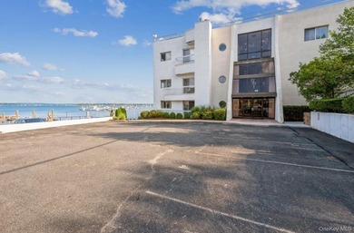 Wake up to sparkling water views from this bright and spacious - photo 2