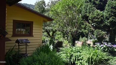 Beautiful 1920 farmhouse and acreage just waiting for your - photo 5